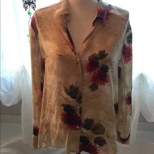 Very feminine pretty blouse.